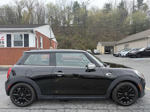 Used 2019 MINI Cooper 2-Door Hardtop w/ Signature Upholstery Package image 4
