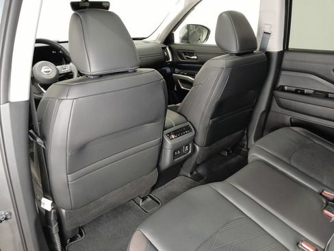 Used 2025 Nissan Pathfinder Platinum w/ Cargo Package AWD/4WD image 16