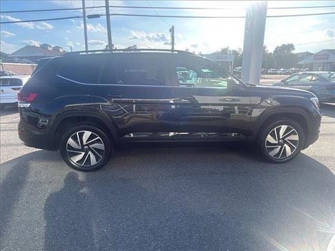 Used 2024 Volkswagen Atlas SE AWD/4WD image 4
