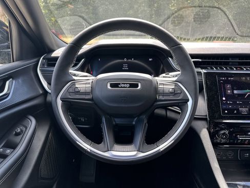 New 2025 Jeep Grand Cherokee Altitude image 24