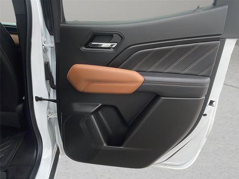 Used 2023 GMC Canyon AT4 w/ AT4 Premium Package image 15