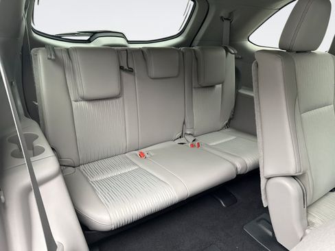 Used 2017 Toyota Highlander Plus AWD/4WD image 19