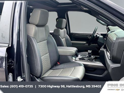 Used 2023 Chevrolet Silverado 1500 ZR2 w/ Technology Package AWD/4WD image 8