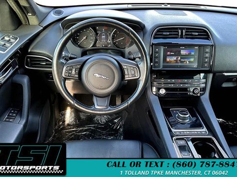 Used 2018 Jaguar F-PACE Premium image 5