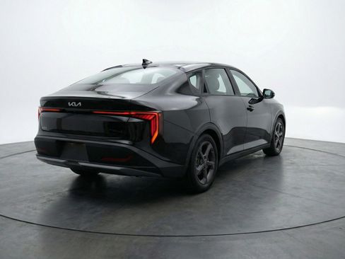 Used 2025 Kia K4 LXS image 9