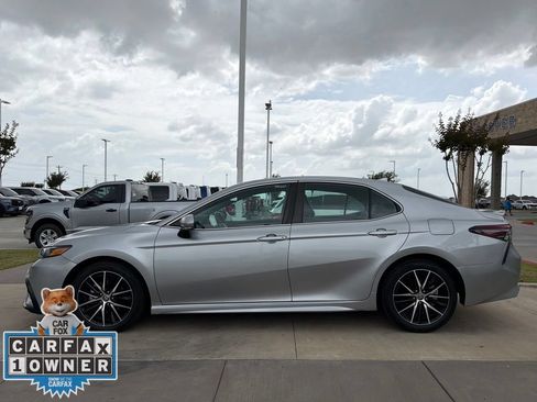 Used 2022 Toyota Camry SE FWD image 7