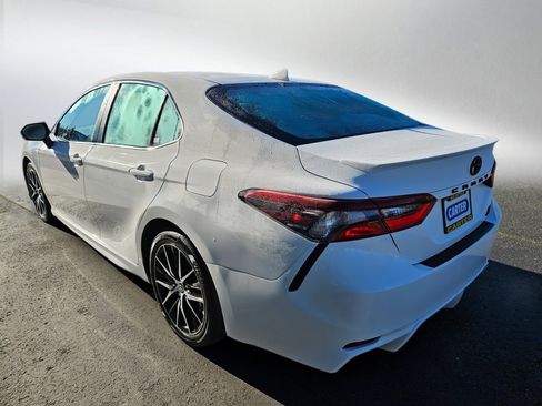 Used 2024 Toyota Camry SE image 5