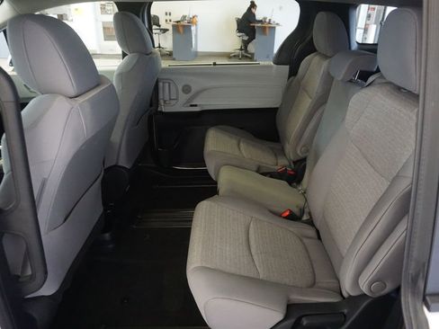 Used 2025 Toyota Sienna LE image 20