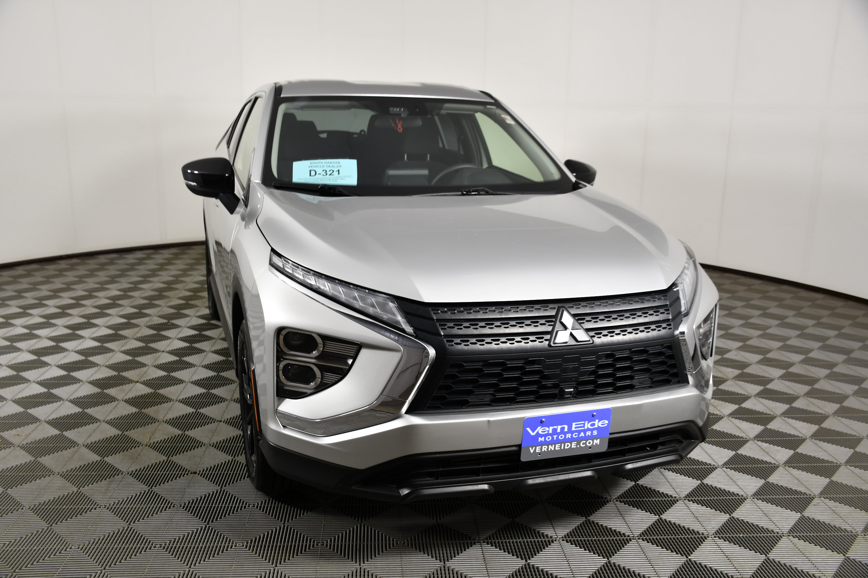 Used 2024 Mitsubishi Eclipse Cross LE AWD/4WD image 3