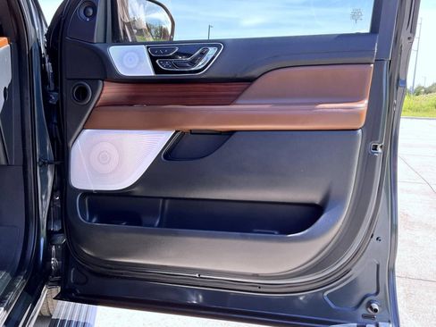 Certified 2024 Lincoln Navigator Reserve AWD/4WD image 17