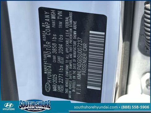 Certified 2025 Hyundai Elantra Limited FWD image 20