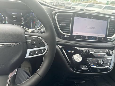 New 2027 Chrysler Pacifica Select AWD/4WD image 30