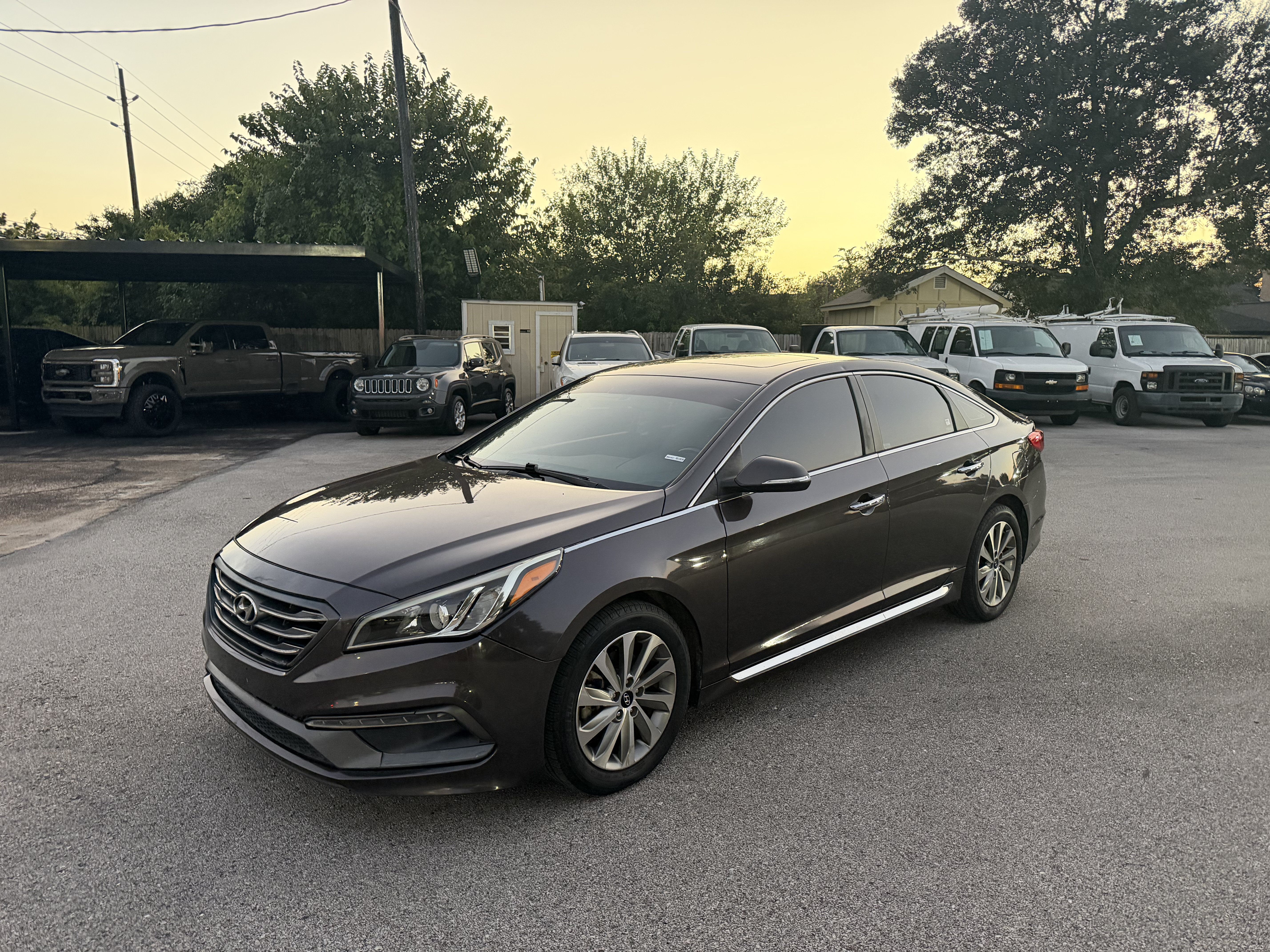 Used 2016 Hyundai Sonata Sport w/ Option Group 03 FWD image 3