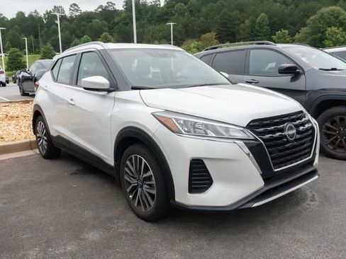 Used 2023 Nissan Kicks SV FWD image 3