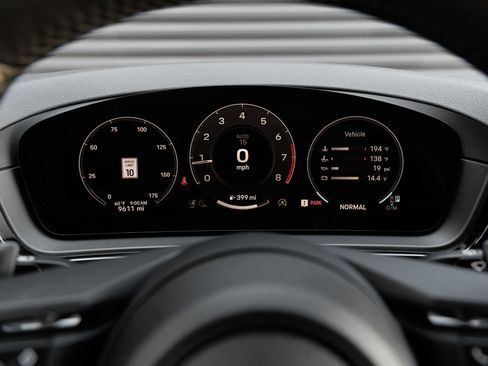 Certified 2025 Porsche Cayenne AWD/4WD image 18