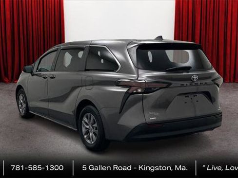 Certified 2023 Toyota Sienna LE image 7