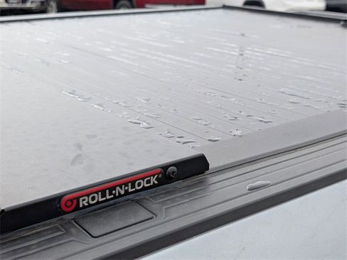 Used 2024 GMC Canyon Denali image 9