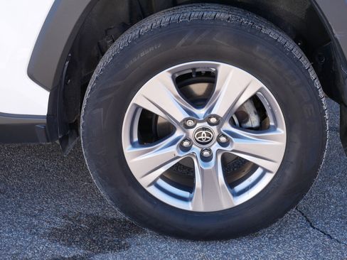 Used 2023 Toyota RAV4 XLE AWD/4WD image 9