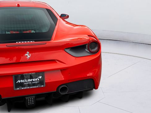 Used 2016 Ferrari 488 GTB RWD image 15