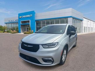 Used 2024 Chrysler Pacifica Touring-L FWD video 1