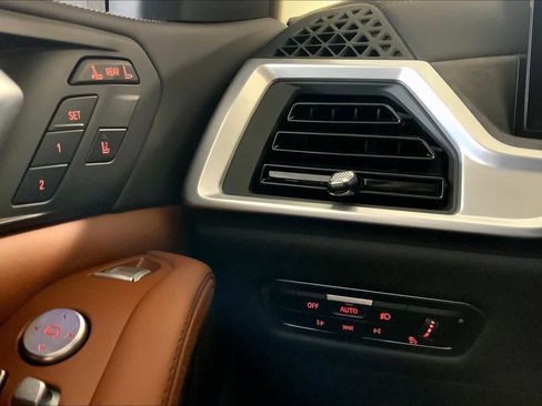 Used 2023 BMW X7 xDrive40i w/ Premium Package image 33