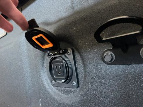 Used 2024 Nissan Frontier SV w/ Hardbody Edition image 18