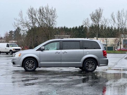 Used 2016 Dodge Grand Caravan SXT FWD image 2