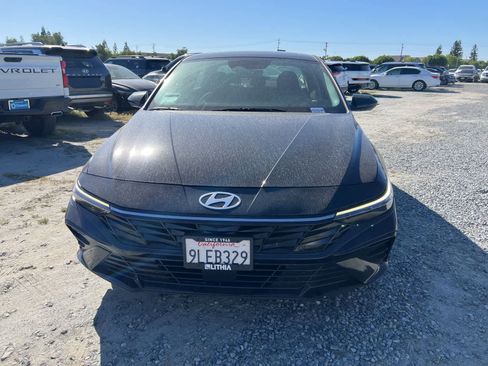 Used 2024 Hyundai Elantra SEL w/ Convenience Package image 2