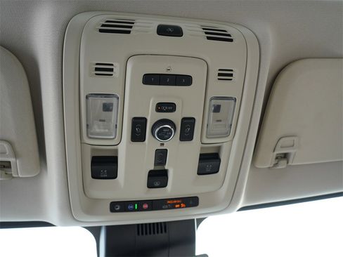 Used 2024 GMC Yukon XL Denali w/ Advanced Technology Package image 36