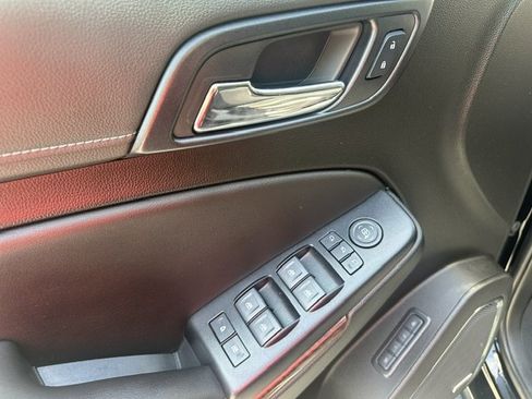 Used 2019 GMC Yukon XL SLT w/ Open Road Package image 9