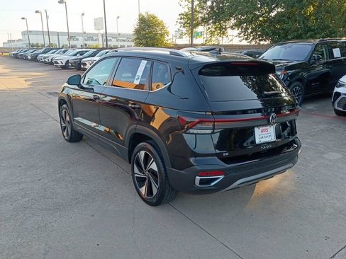 Used 2025 Volkswagen Taos SE AWD/4WD image 8