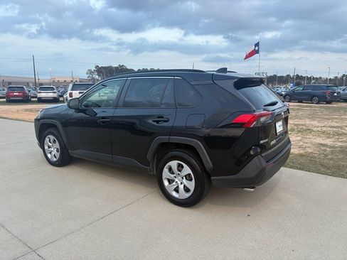 Used 2019 Toyota RAV4 LE image 6