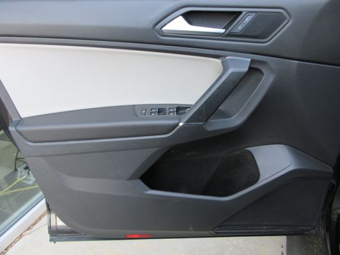 Used 2020 Volkswagen Tiguan SE R-Line AWD/4WD image 28