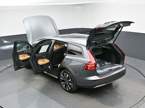 New 2026 Volvo V60 B5 Cross Country Ultra w/ Protection Package Premier AWD/4WD image 53