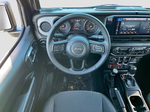Used 2025 Jeep Wrangler Willys image 20