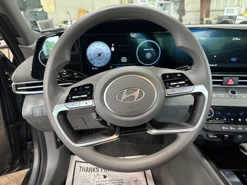 Used 2024 Hyundai Elantra SEL FWD image 18