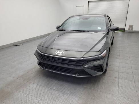 Used 2025 Hyundai Elantra Sport FWD image 15