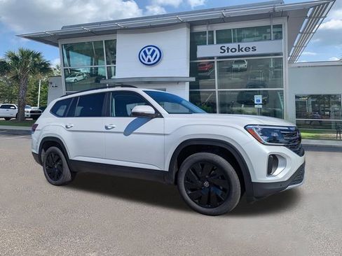 New 2026 Volkswagen Atlas SE FWD image 2