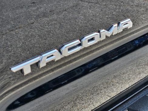 Used 2021 Toyota Tacoma TRD Off-Road w/ TRD Premium Off Road Package image 30