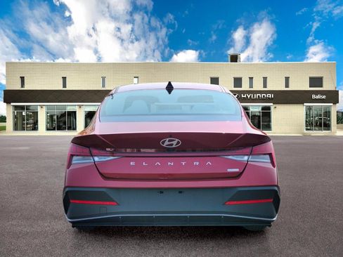 Certified 2026 Hyundai Elantra Hybrid FWD image 4