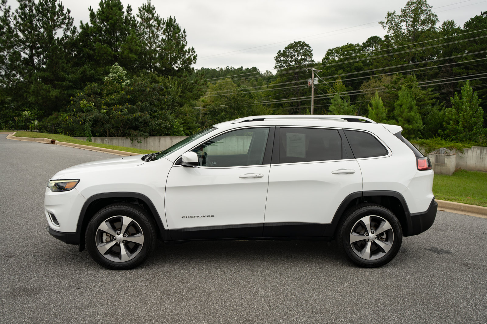 Used 2020 Jeep Cherokee Limited AWD/4WD image 5