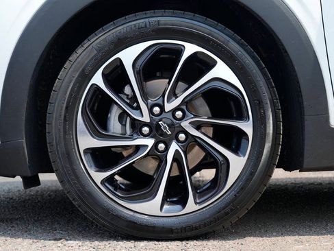 Used 2022 Chevrolet Bolt EUV Premier image 11