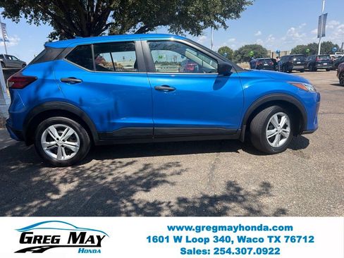 Used 2021 Nissan Kicks S FWD image 2