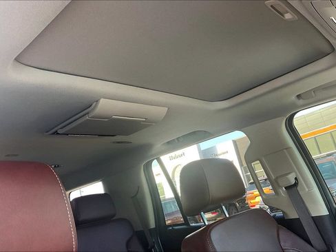 Used 2020 Chevrolet Tahoe Premier w/ Premier 6.2L Value Package RWD image 21