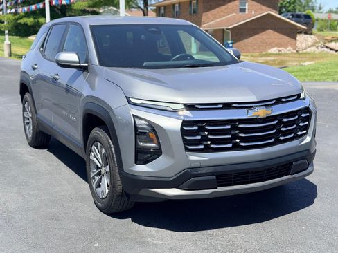 Used 2025 Chevrolet Equinox LT FWD image 3