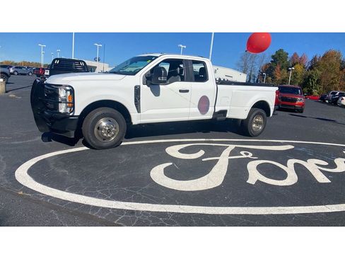 Used 2023 Ford F350 XL image 4