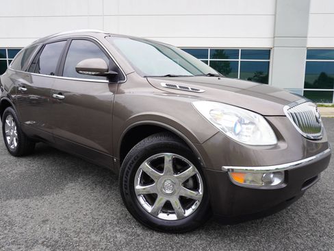 Used 2010 Buick Enclave CXL FWD image 1
