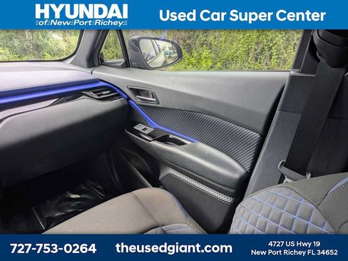 Used 2020 Toyota C-HR XLE FWD image 17