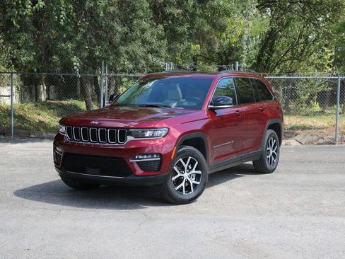 Used 2023 Jeep Grand Cherokee Limited RWD image 1