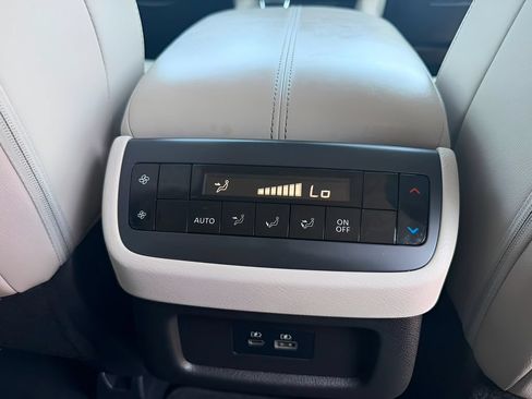 Used 2024 Nissan Pathfinder SL w/ Black Appearance Package AWD/4WD image 19